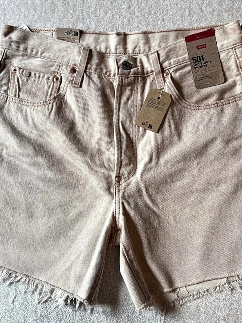Levi's 501 Mid-Thigh Shorts Denim Shorts in Pink Waist 32 NWT